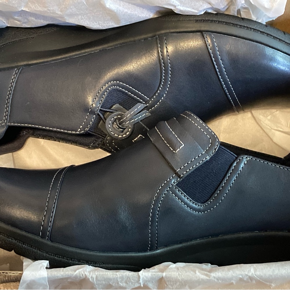 Clarks navy blue new never worn 9.5w